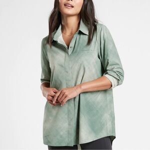 ATHLETA Woman Green Stretch Flowy Relax Fit Button Down Top LARGE Athleisure